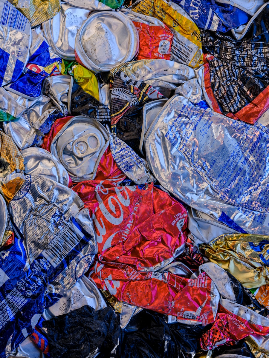 A pile of soda cans and cans of soda